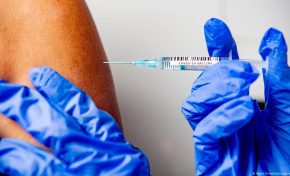 Covid-19: Τα εμβόλια Pfizer και Moderna είναι εξαιρετικά αποτελεσματικά μετά την πρώτη δόση!